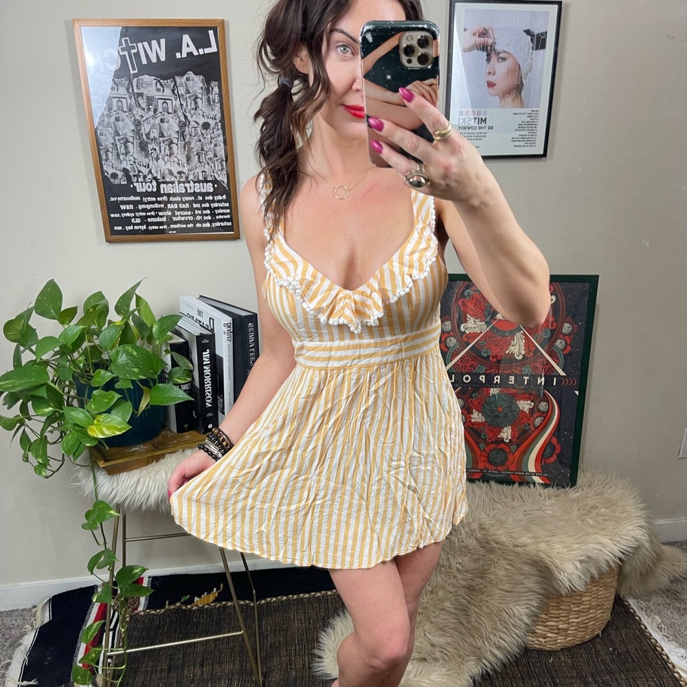 Forever 21 • Frilly Mini Dress • M
